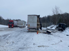 В Красноярском крае перекрыли федеральную трассу из-за массового ДТП с участием грузовиков