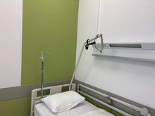 Суд обязал Epilium Clinic убрать рекламу и кондиционеры с фасада дома в Петербурге