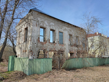 Московская компания выкупит руины девичьего училища в Тюменской области