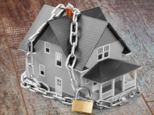 Семье экс-вице-губернатора Олега Чемезова не удалось снять арест со счетов и имущества
