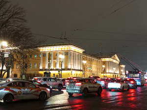 Объем выданных физлицам автокредитов в России в 2025 г. снизился на 30% год к году