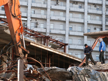 Торговые павильоны демонтируют на Мичуринской улице в Петербурге

