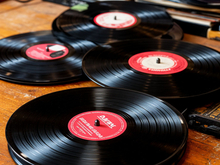 В центре Красноярска закрылся магазин виниловых пластинок «Круги»