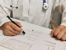 Помощь вместо очереди: «Альмед» предлагает услугу выезда врача на дом в Красноярске