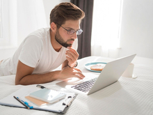 Названы лидеры по уровню зарплат на удаленке в Челябинской области 