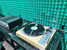 Продажи виниловых пластинок выросли на 32%, аудитория «винила» стремительно молодеет