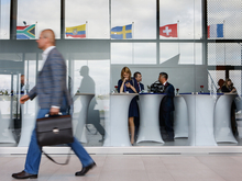 Трансграничные платежи в ВЭД-2026: между молотом регуляторики и наковальней комплаенса