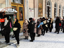 Тысячи людей пришли проститься с Николаем Колядой в Екатеринбурге