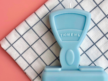 Уральский парфюмерный ритейлер начал продавать свечи в виде весов «Тюмень»