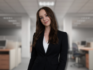 Нужно ли менять вывеску или бренд, если его название написано на латинице?