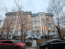 В Красноярске за 27,6 млн рублей продают квартиру с мансардными окнами на Красной площади