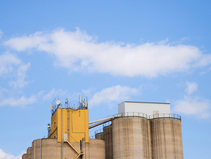 Емкость цементного рынка Сибири за год снизилась на 25,7%