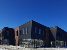 В Новосибирске сдали почти 20-летний автоцентр-долгострой на Ватутина