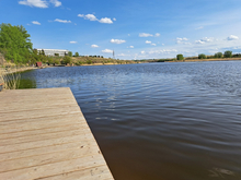 На озере Смолино через суд демонтируют незаконные постройки
