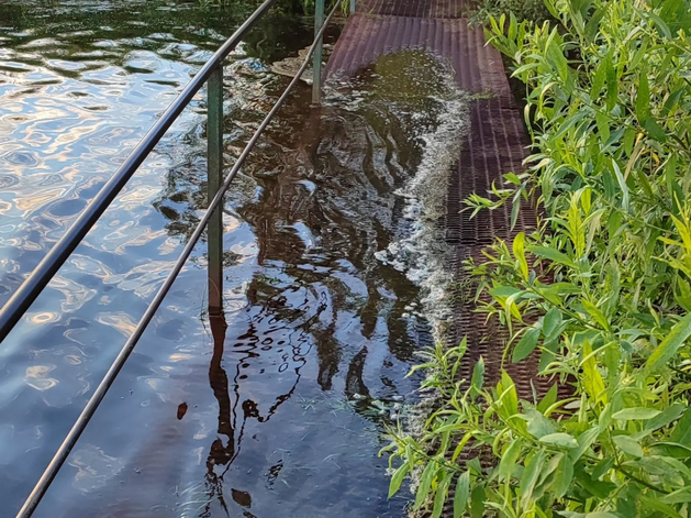 Паводок в Свердловской области: какие дороги пришлось перекрыть из-за подтопления