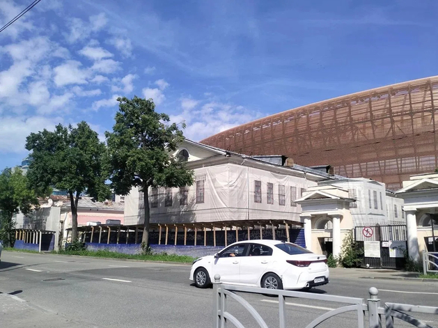 Рядом с «УГМК-Ареной» продаются две исторические усадьбы, за них просят 552 млн руб. Рядом с «УГМК-Ареной» продаются две исторические усадьбы, за них просят 552 млн руб.