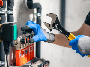 Кому в Новосибирской области готовы платить до 300 тысяч?