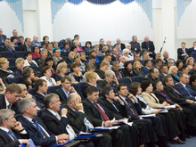 На съезде депутатов в Красноярске за 24 млн рублей будут угощать блинами с икрой