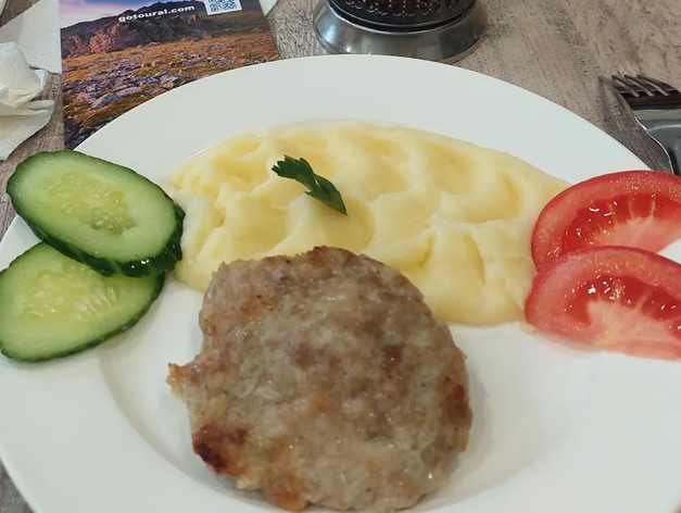 В екатеринбургской гимназии №116 заболели сальмонеллезом 22 ученика