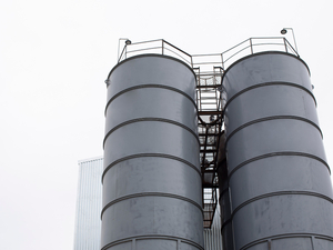 Новосибирский нефтеперерабатывающий завод банкротят из-за долга в 3,49 миллиарда