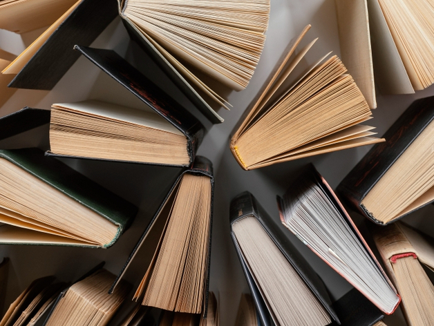 Издательство «Бомбора» продало права на издание книг для подростков в Китай