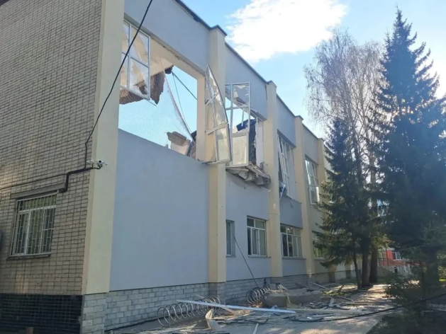 В Уральском колледже технологии и предпринимательства обрушилась крыша