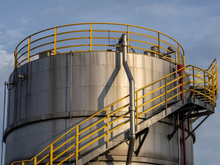 Цена на нефть падает на фоне «очень хороших» переговоров Вашингтона и Тегерана