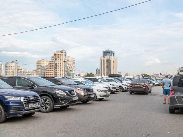 В пять раз планируют увеличить в Екатеринбурге количество платных парковок к 2030 г. В пять раз планируют увеличить в Екатеринбурге количество платных парковок к 2030 г.