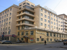 Гостиница-памятник «Большой Урал» отдаст свой двор под застройку 