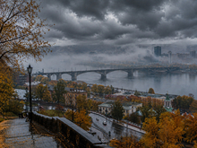 Дыша дождями и туманами в Красноярск приходит осень 

