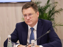Новак: плановые ремонты НПЗ перенесли, чтобы снизить дефицит топлива в РФ