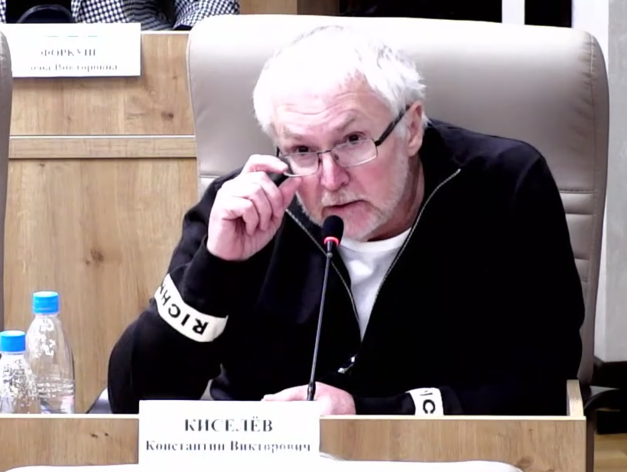 В Екатеринбурге задержан депутат гордумы от партии «Яблоко» Константин Киселев В Екатеринбурге задержан депутат гордумы от партии «Яблоко» Константин Киселев