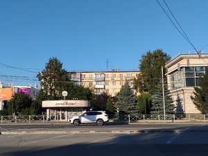 В центре Новосибирска запретят парковку «для безопасности лицеистов»