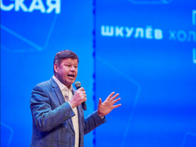Дмитрий Губерниев и Ксения Собчак станут хедлайнерами медиафорума в Екатеринбурге Дмитрий Губерниев и Ксения Собчак станут хедлайнерами медиафорума в Екатеринбурге
