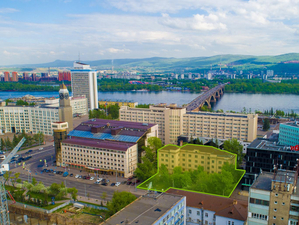 В Красноярске за 50 млн продают заброшенное общежитие рядом с Театральной площадью
