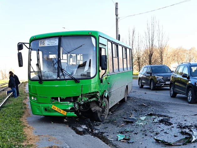 В Екатеринбурге в аварии с участием пассажирского автобуса пострадали дети В Екатеринбурге в аварии с участием пассажирского автобуса пострадали дети