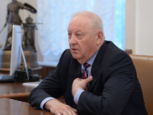 «Труднее достать»: Эдуард Россель призвал вернуть на Урал выставку вооружений